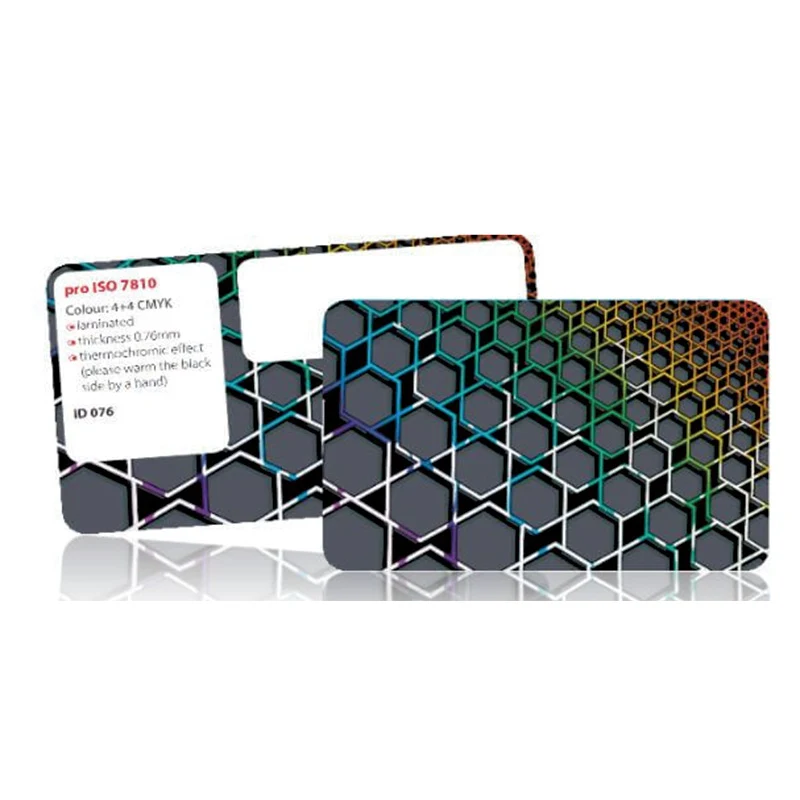 Card with thermochromic effect