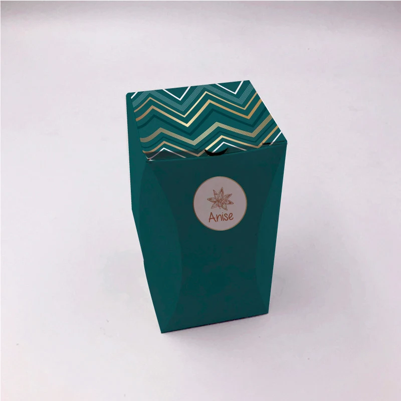 Custom curved rectangular box