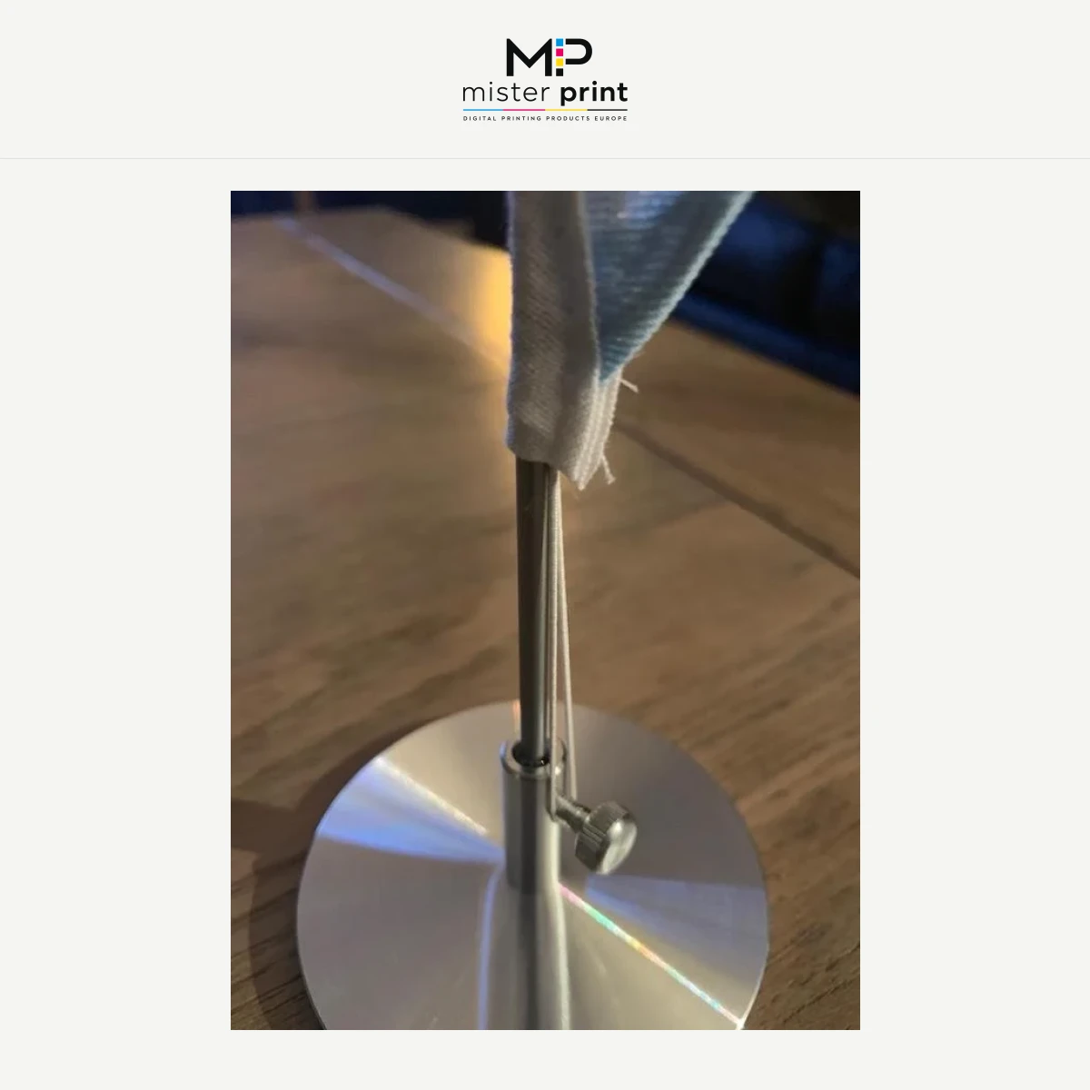 Table flag with aluminum pole